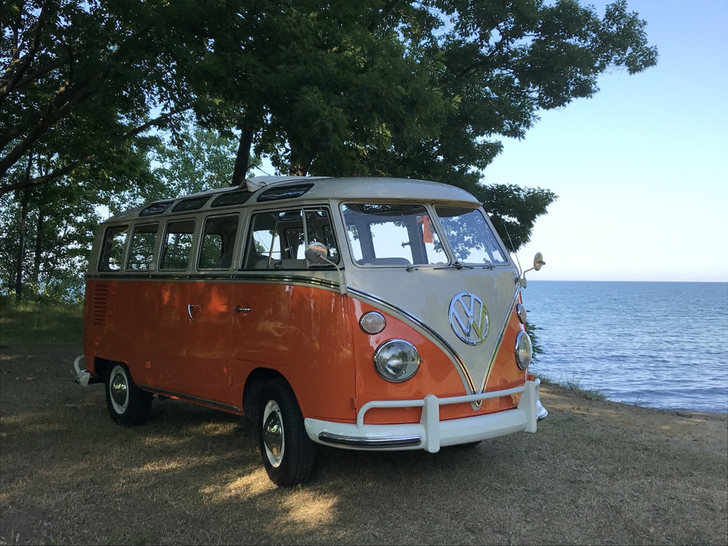 1967 VW Type 2 Microbus 21-Window DeLuxe Samba Bus