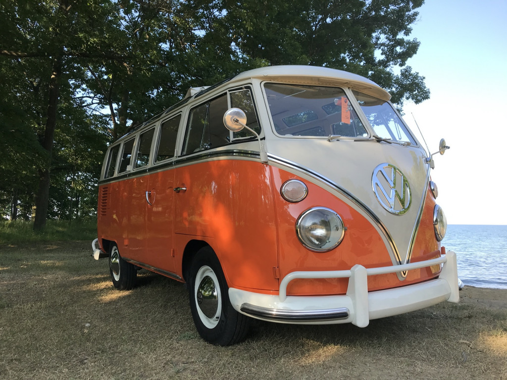 1967 VW Type 2 Microbus 21-Window DeLuxe Samba Bus