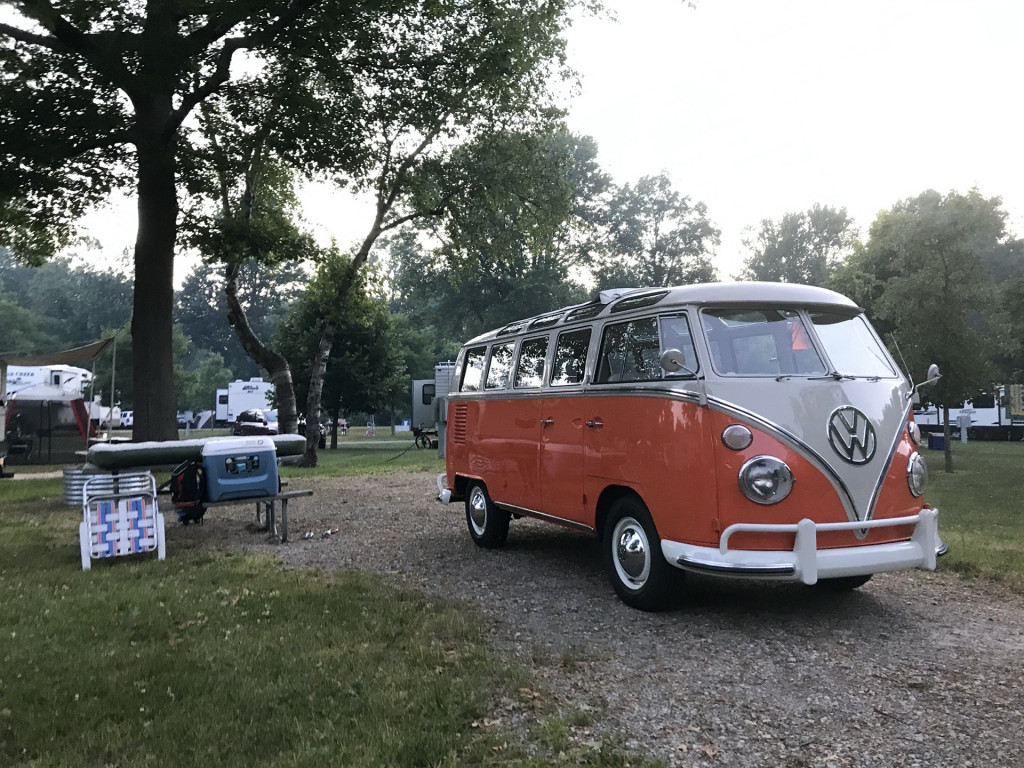 1967 VW Type 2 Microbus 21-Window DeLuxe Samba Bus