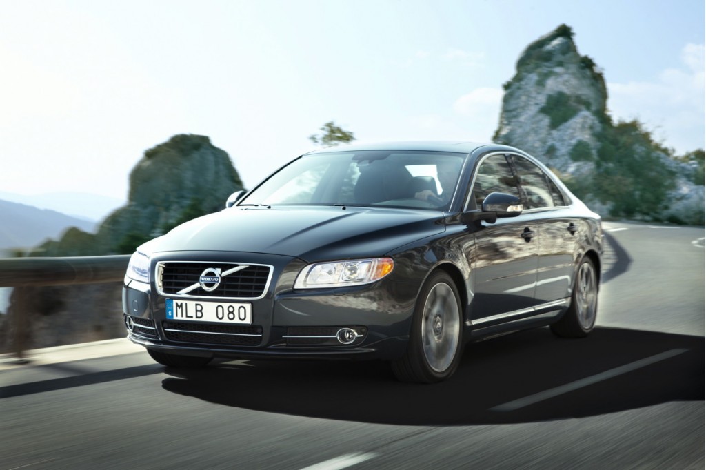 Volvo Recalls 2010, 2011 Models For Airbag Failure lead image