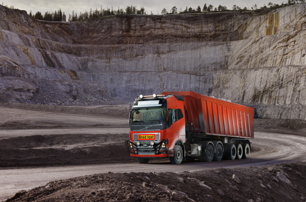 Self-driving Volvo trucks to transport stone from Norwegian rock quarry lead image