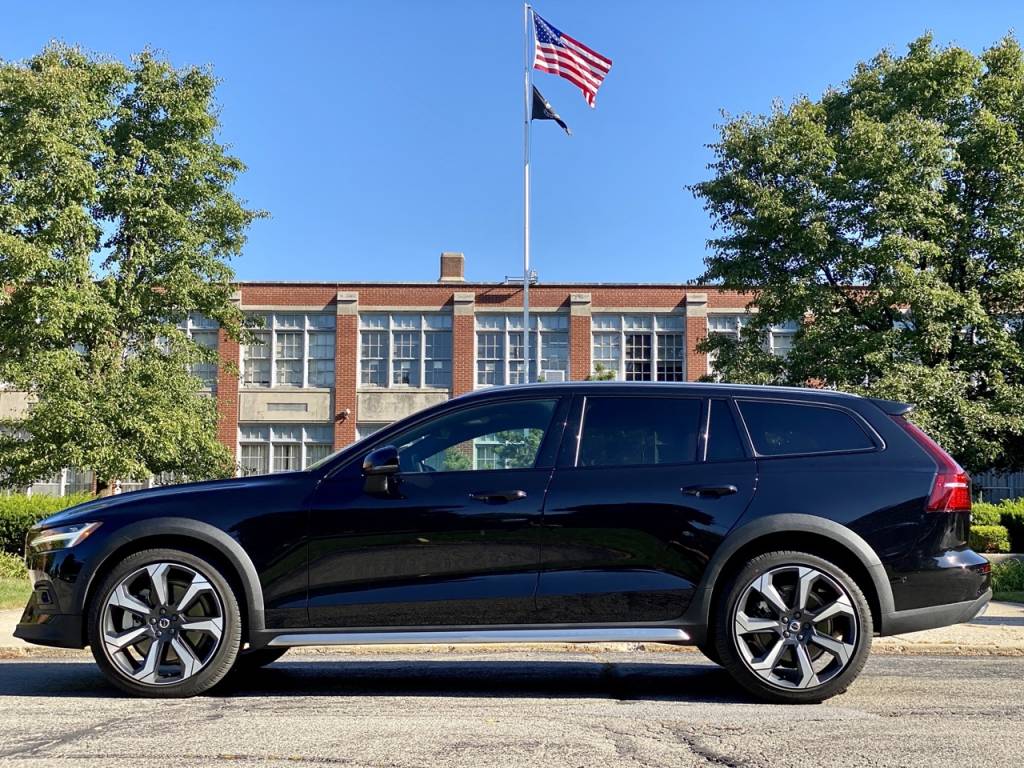 Test drive: 2023 Volvo V60 Cross Country exalts the wagon - Vimarsana News