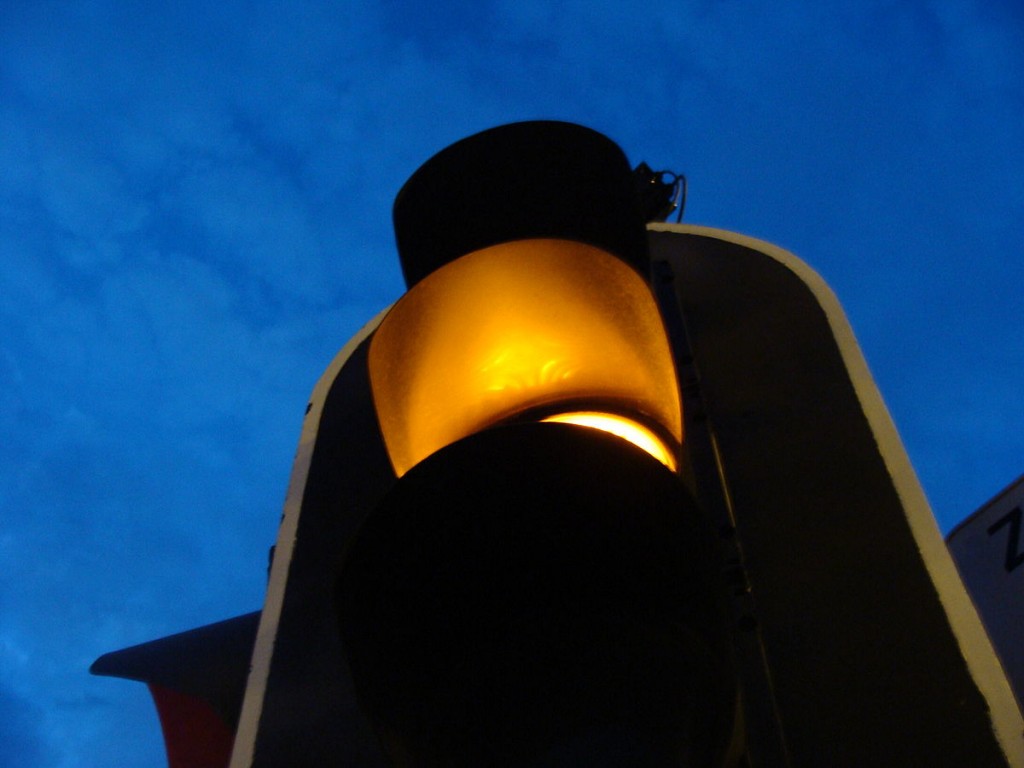 Yellow light (photo by Sébastien Santoro aka Dereckson)
