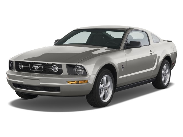 2008 Ford Mustang 2-door Coupe Premium Angular Front Exterior View
