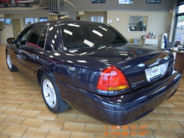 2002 Ford Crown Victoria used car