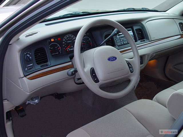 Image: 2005 Ford Crown Victoria 4-door Sedan Standard Dashboard, size