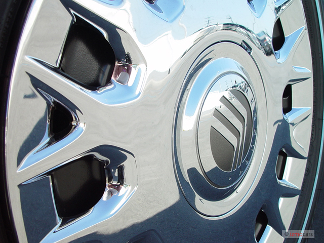 2005 Mercury Grand Marquis 4-door Sedan GS Convenience Wheel Cap