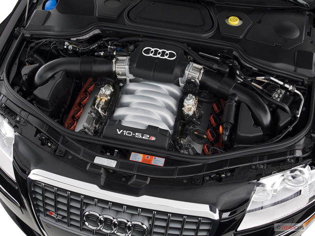Audi s8 двигатель работает