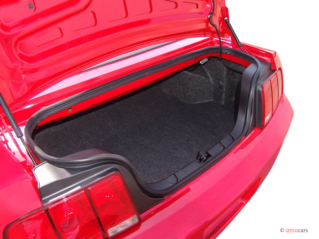 Ford Mustang 2005 Trunk