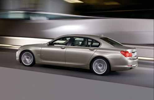 2009 BMW 7-Series Splashed Across the Web post image