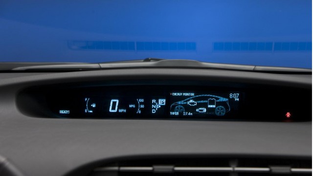 30 Days of the 2010 Toyota Prius: Day 10, Controls and Gauges