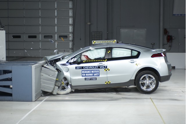 2011 Chevrolet Volt in IIHS crash test