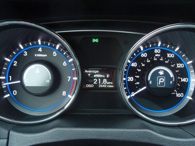 2011 Hyundai Sonata SE 2.0T gauges