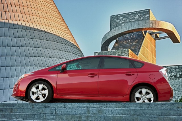 2014 Toyota Avalon & Prius Pricing Announced post image
