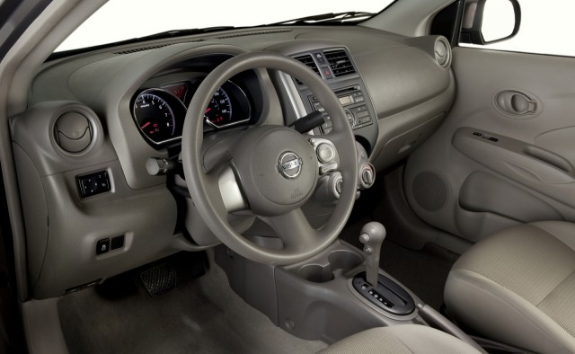  2012 Nissan Versa 1.6 SL Sedán: Informe de conducción de fin de semana