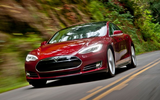 Tesla Sued, CVTs, 2014 BMW M3 Spied: Car News Headlines post image