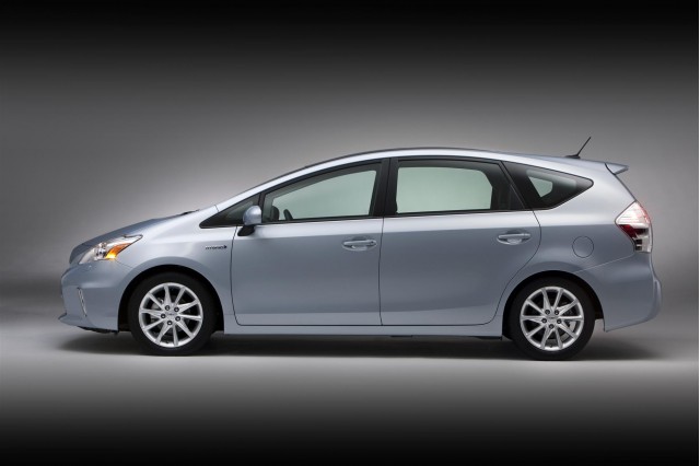 2012 VW Passat Review, Toyota Prius V: Today's Car News