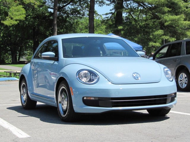 2017 Retro Rides Fiat 500 Beats Beetle Mini On Gas Mileage 2017 Volkswagen Beetle Bear Mountain Ny May