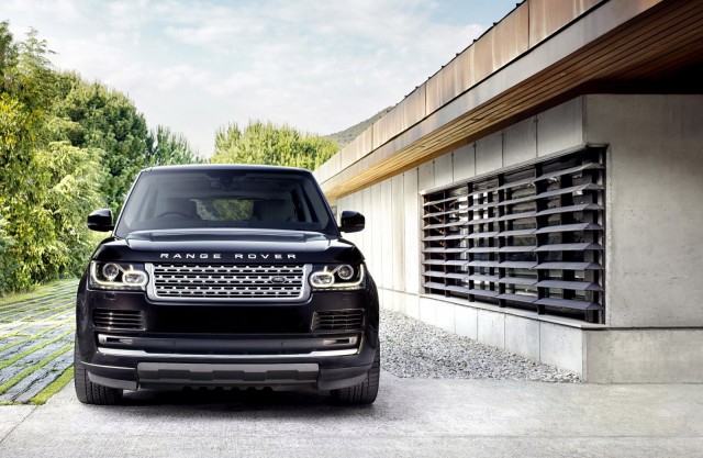 2013-2014 Land Rover Range Rover Recalled For Airbag System Flaw post image