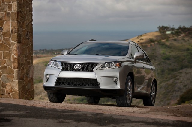 2013 Lexus RX Reviewed, 2012 Honda Oydssey, Ford Recall: Today's Car News post image