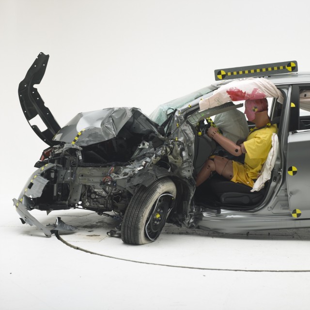 2013 Nissan Sentra - POOR rating in IIHS small overlap frontal test