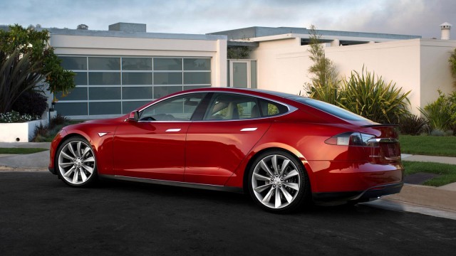 Tesla Model S 2014 года