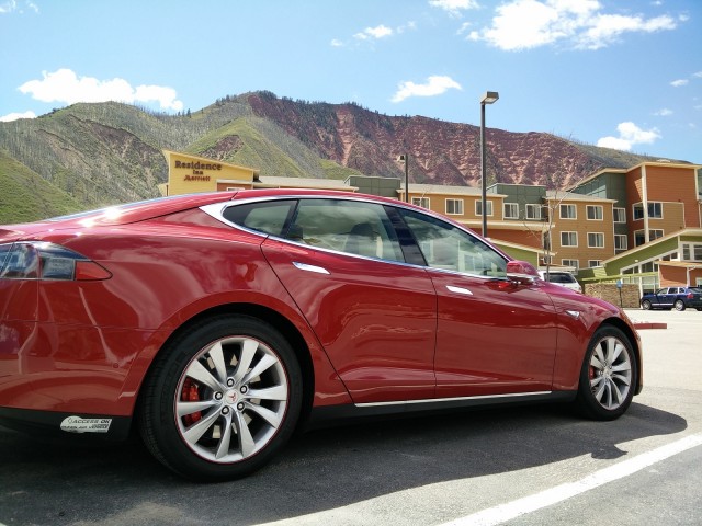 luisteraar verhoging Gepensioneerd Tesla Model S: From Insane to Ludicrous to slice 1/4-mile times (with video)