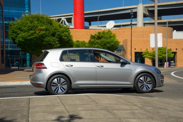 2015 Volkswagen e-Golf (Euro spec) - Driven, Portland OR, July 2014 (credit: NWAPA)