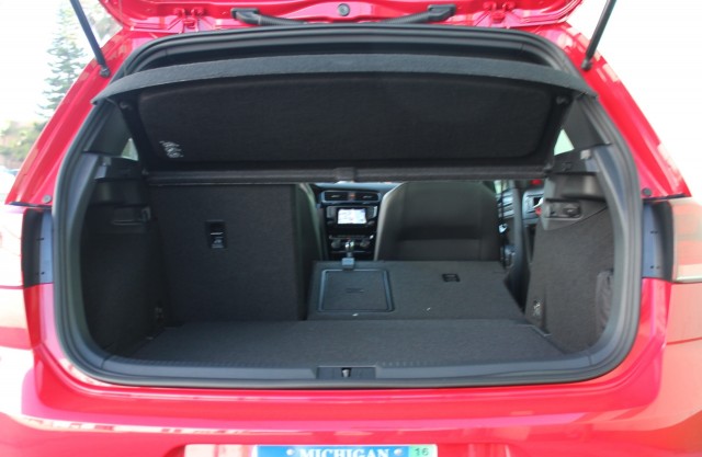 2015 Volkswagen Golf R - Driven, January 2015