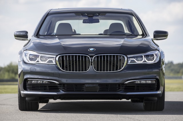 Need A Lift? Today Only, Uber Offers Free Rides In The 2016 BMW 7-Series post image
