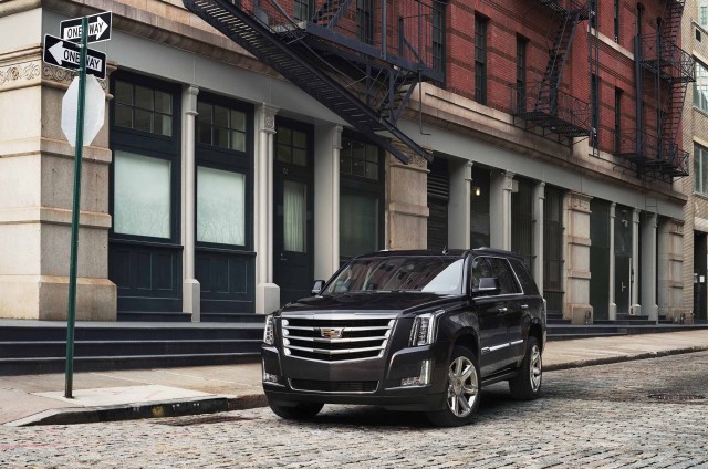 Cadillac targets Lincoln, offers $10,000 discount on 2018 Escalade SUV post image