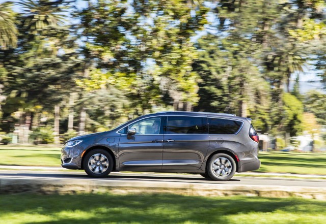 Fiat Chrysler To Electrify More Vehicles As Sels Fall Out Of Favor 2017 Chrysler Pacifica Hybrid