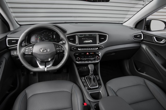 2017 Hyundai Ioniq Hybrid: gas mileage review