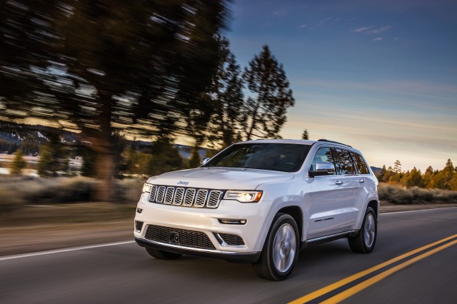 Jeep Grand Cherokee: The Car Connection's Best SUV to Buy 2017 post image