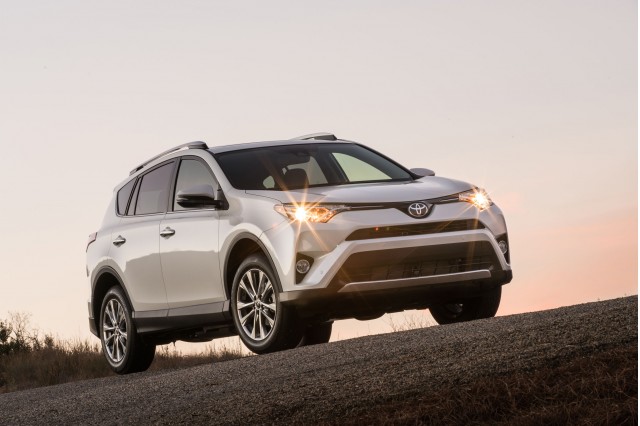 Toyota slices 2017 RAV4 price by up to $1,330 post image