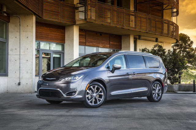 Chrysler Pacifica: The Car Connection's Best Minivan to Buy 2018  post image