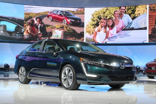 2018 Honda Clarity Plug-In Hybrid debuts at 2017 New York auto show