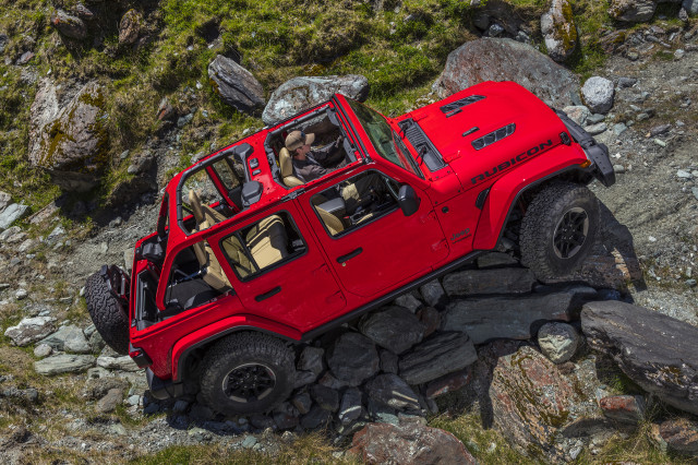 EPA rates 2018 Jeep Wrangler turbo-4 gas mileage; plug-in, diesel to come  later