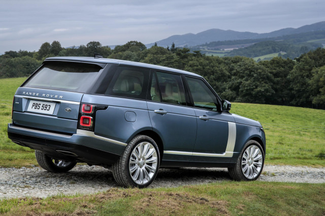 Range Rover Vogue Facelift Breaks Cover Before Official Reveal Range Rover Vogue Facelift Breaks Cover Before Official Reveal