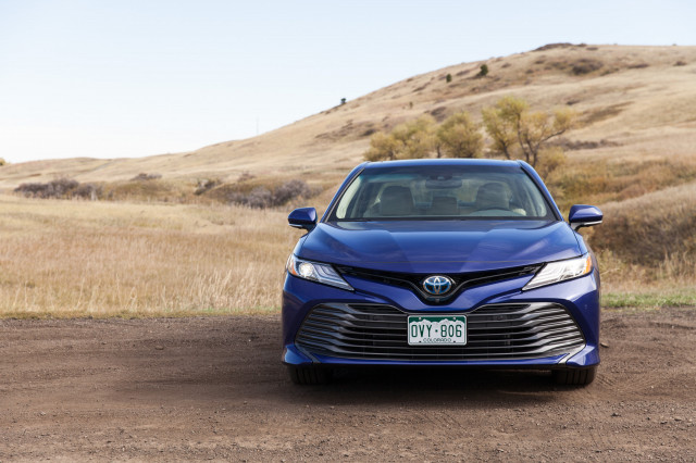 2018 Toyota Camry Hybrid Gas Mileage Review Going The Distance 2018 Toyota Camry Hybrid