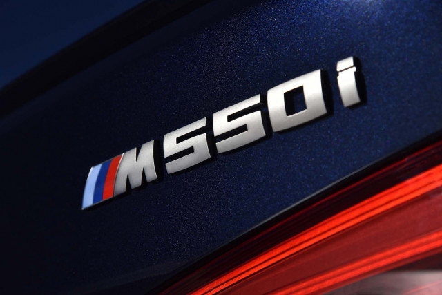 2019 BMW 5-Series (M550i xDrive) 2019 BMW 5-Series (M550i xDrive)
