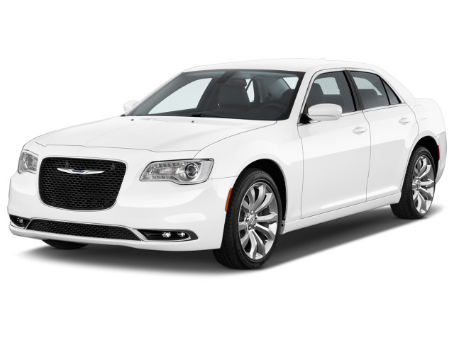 2019 Chrysler 300 Limited RWD Angular Front Exterior View