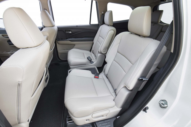 2019 Honda Pilot First Drive Soft Roading For The Whole Family - 2019 Honda Pilot Car Seat Covers