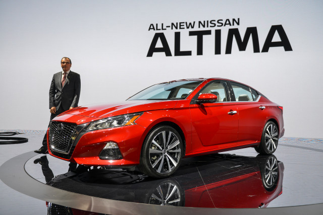 2019 Nissan Altima video first look: 2018 New York auto show post image