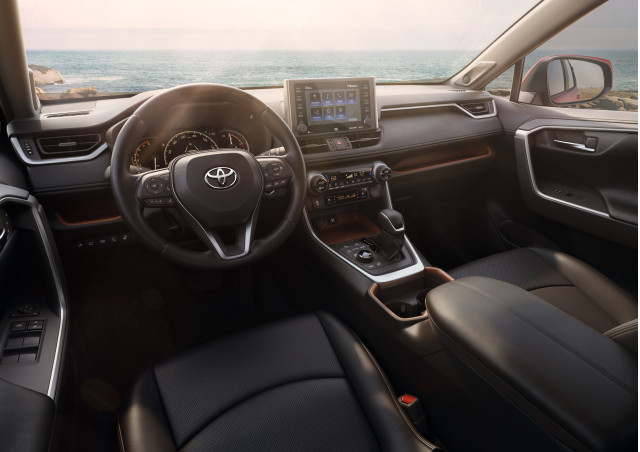 2019 toyota rav4_100647486_m