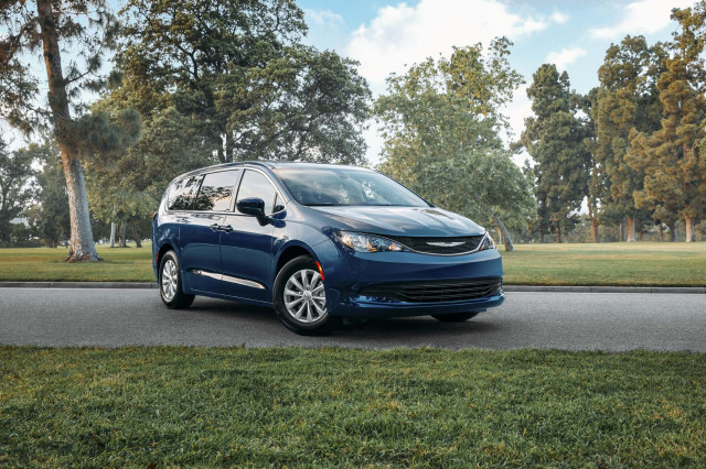 2020 Chrysler Voyager earns top 5-star safety rating from feds