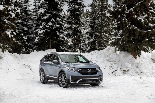 2020 Honda CR-V kicks up snow at the Winter Driving Encounter in Winter Park, CO. 