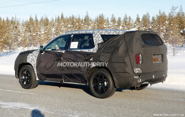2020 Hyundai full-size SUV spy shots - Image via S. Baldauf/SB-Medien