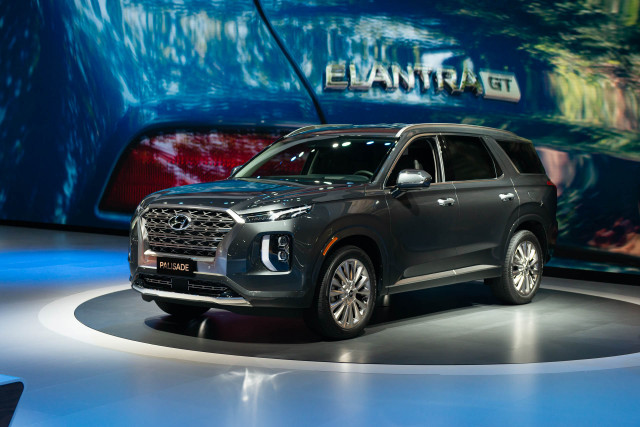 2020 Hyundai Palisade crossover first look: Big SUV doesn't fall far from family tree 