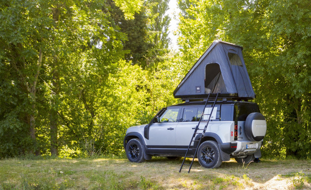 2020 Land Rover Defender 110 with Autohome roof tent